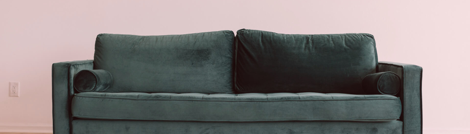 pogromcy-brudow-sofa-slajd sofa w mieszkaniu pozbawiona zacieków